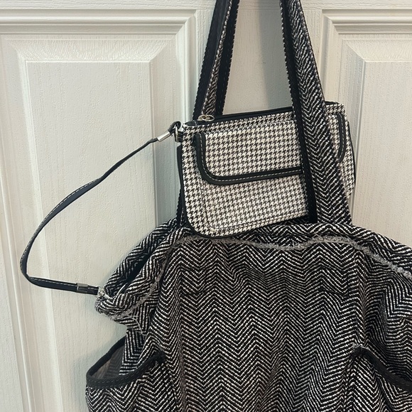 Thirty-One Black and White Chevron Tote - Picture 9 of 11